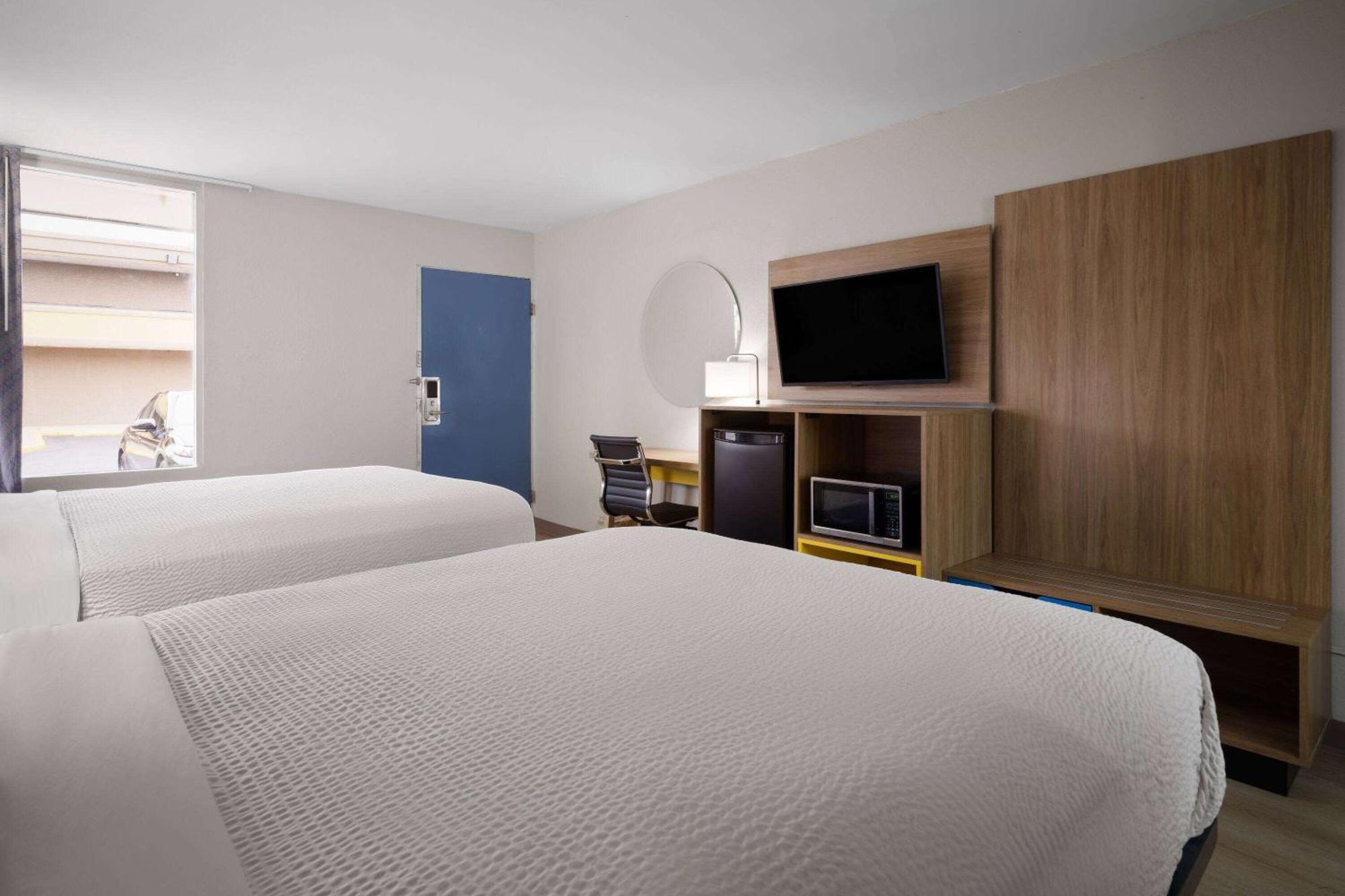 Days-Inn By Wyndham Montgomery I-85 외부 사진